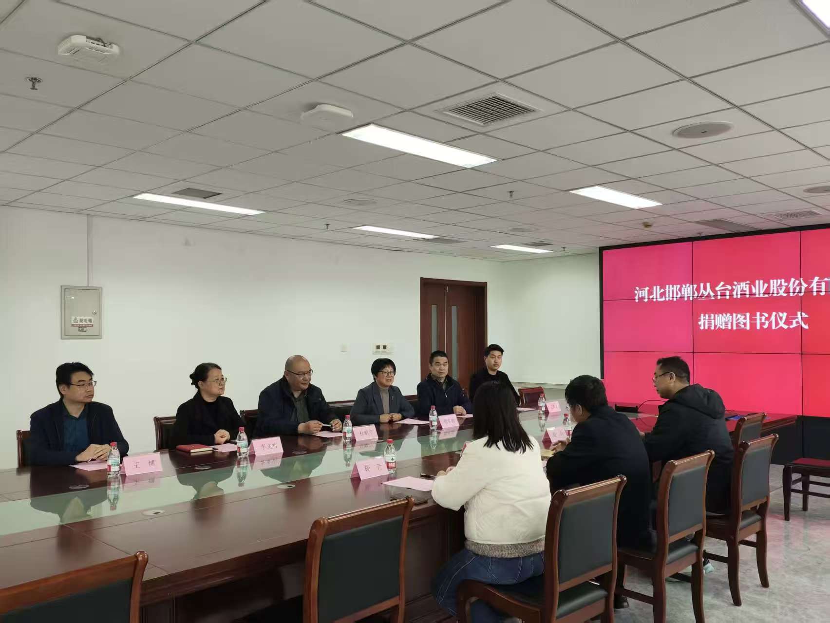 【优游国际文化】优游国际酒业企业文化书籍捐赠馆藏